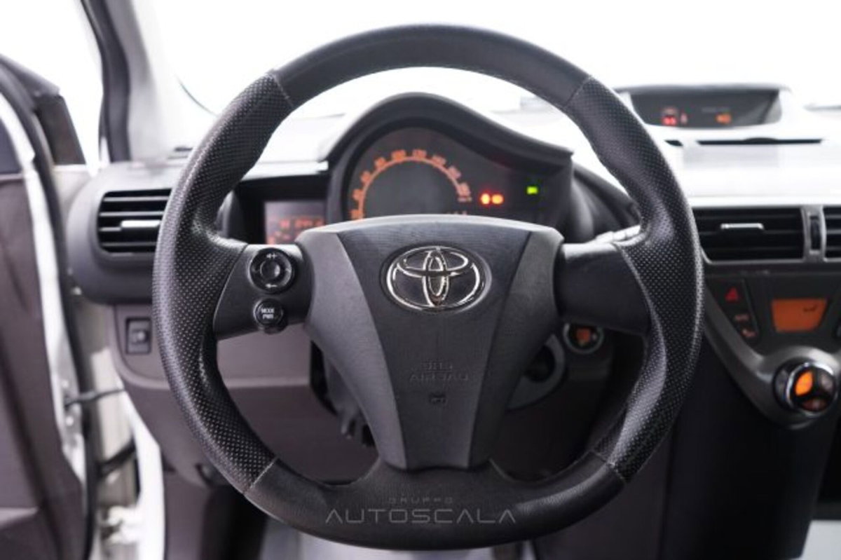 Toyota iQ 1.0 Multidrive (13)
