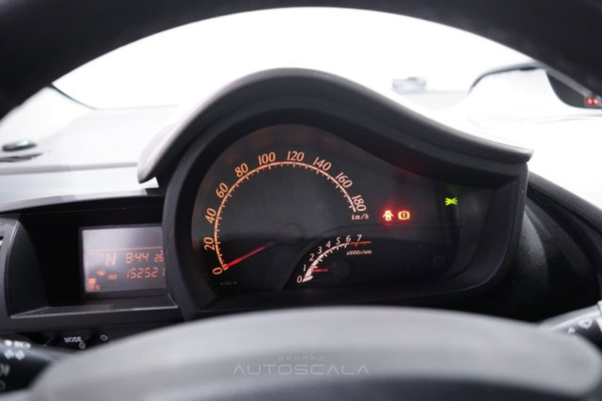 Toyota iQ 1.0 Multidrive (14)