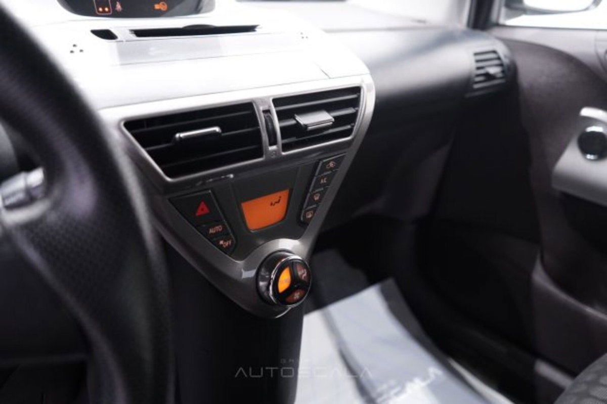 Toyota iQ 1.0 Multidrive (15)