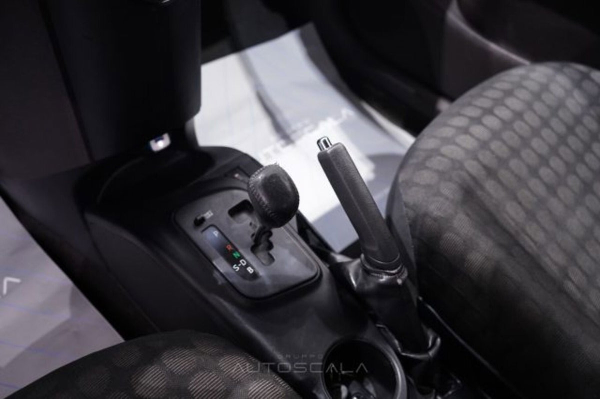 Toyota iQ 1.0 Multidrive (16)