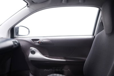 Toyota iQ 1.0 Multidrive (18)