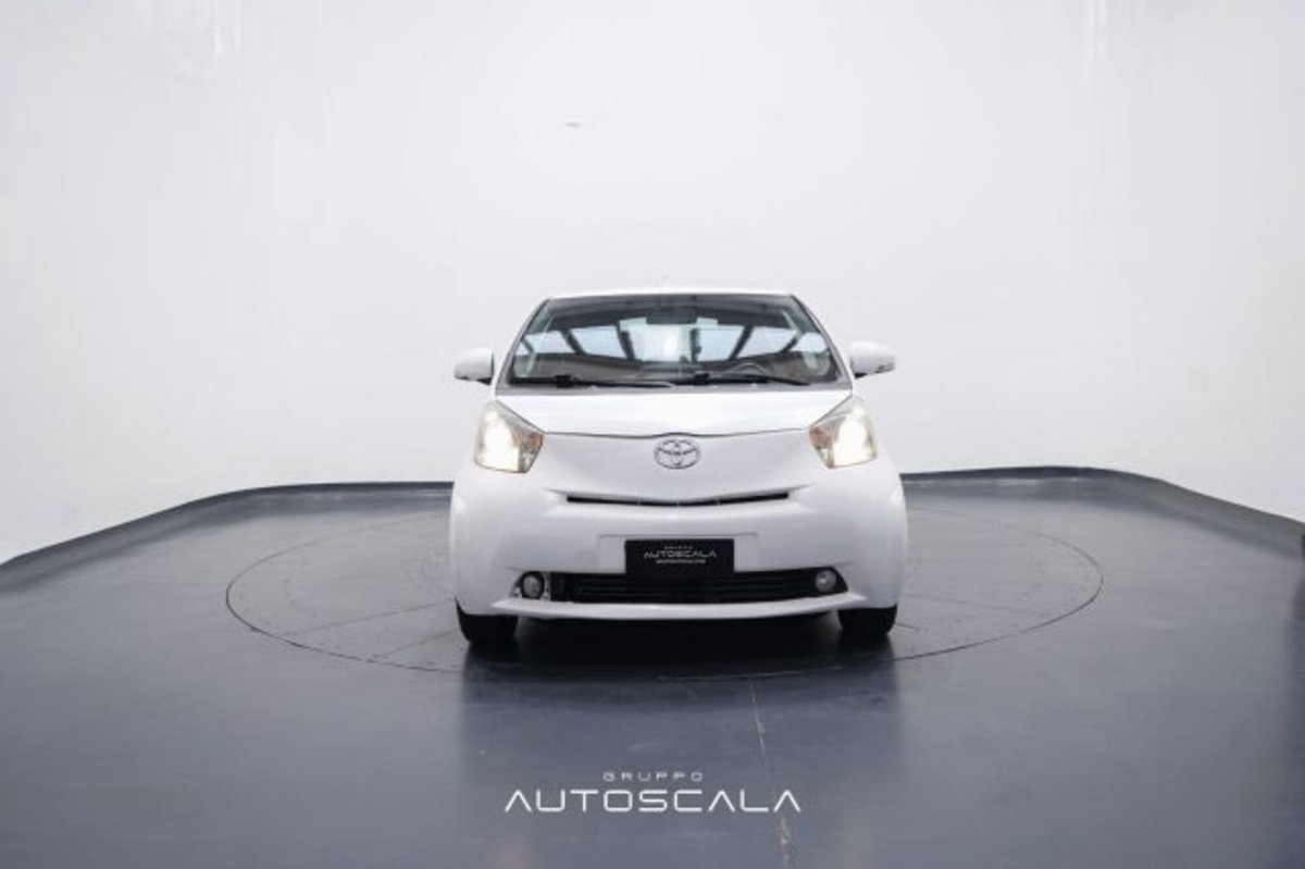 Toyota iQ 1.0 Multidrive (2)