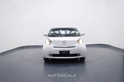 Toyota iQ 1.0 Multidrive (2)