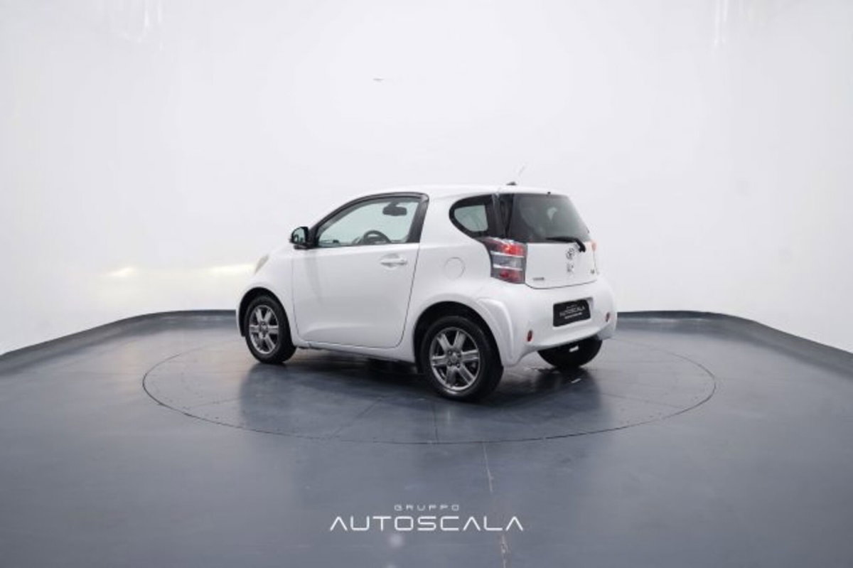 Toyota iQ 1.0 Multidrive (4)