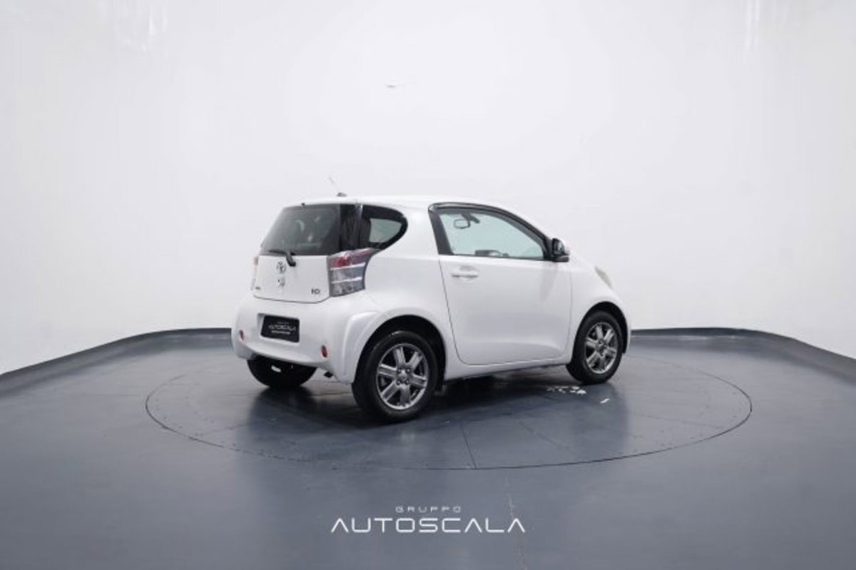 Toyota iQ 1.0 Multidrive (5)