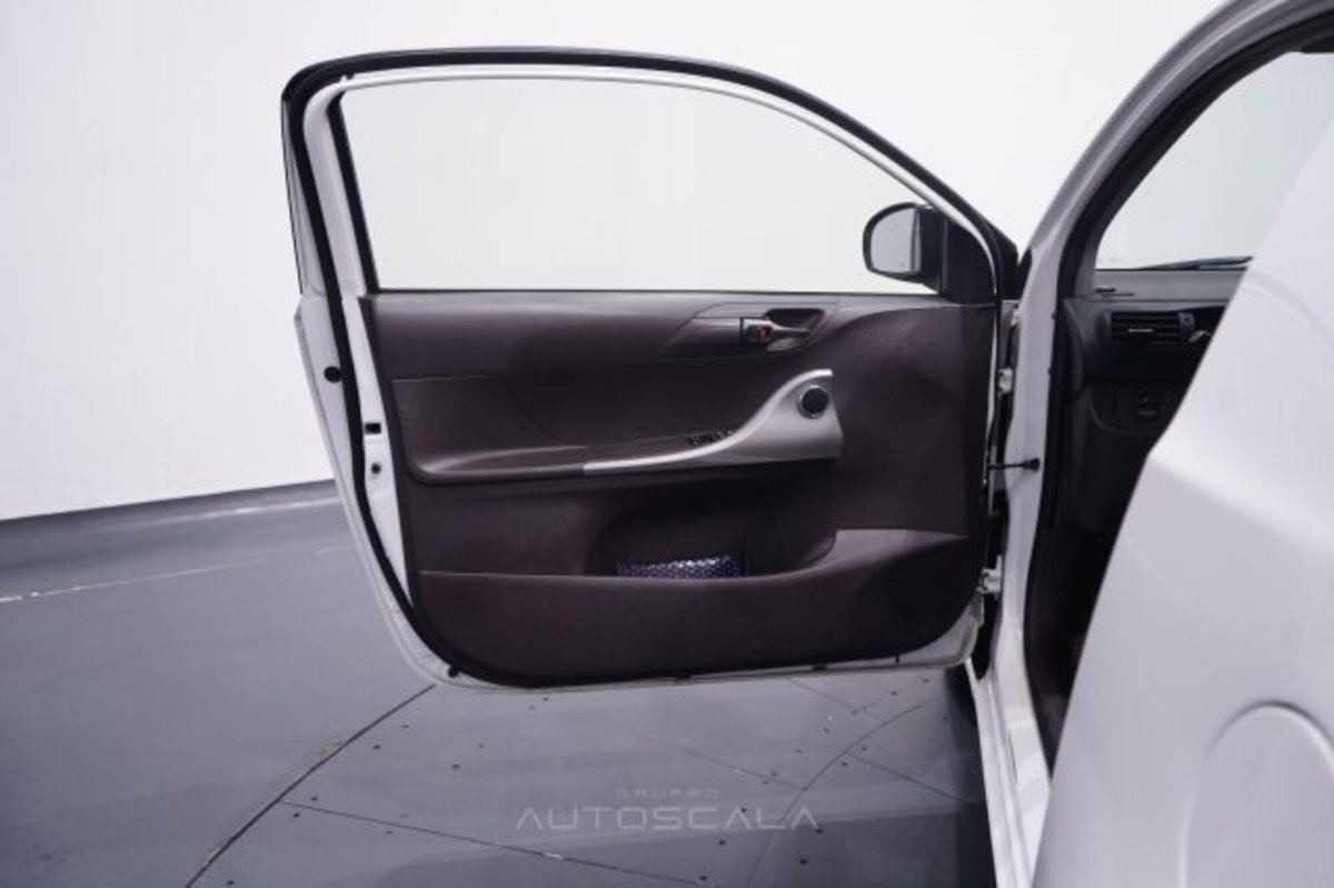 Toyota iQ 1.0 Multidrive (9)