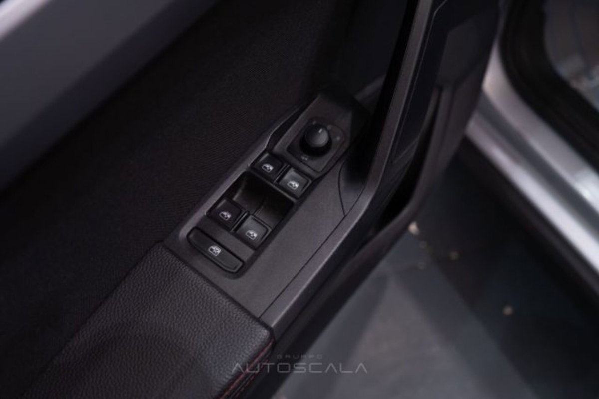 SEAT Arona 1.0 TGI FR (10)