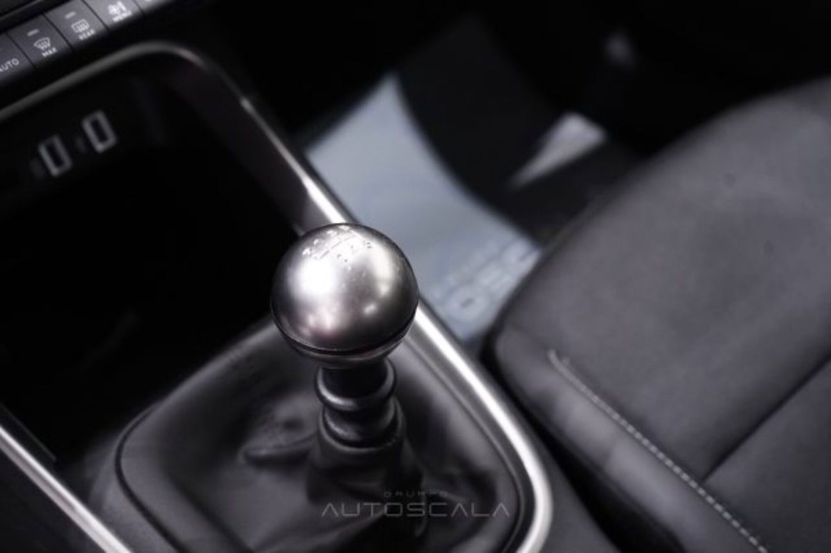 Jeep Avenger 1.2 turbo Altitude fwd 100cv (14)