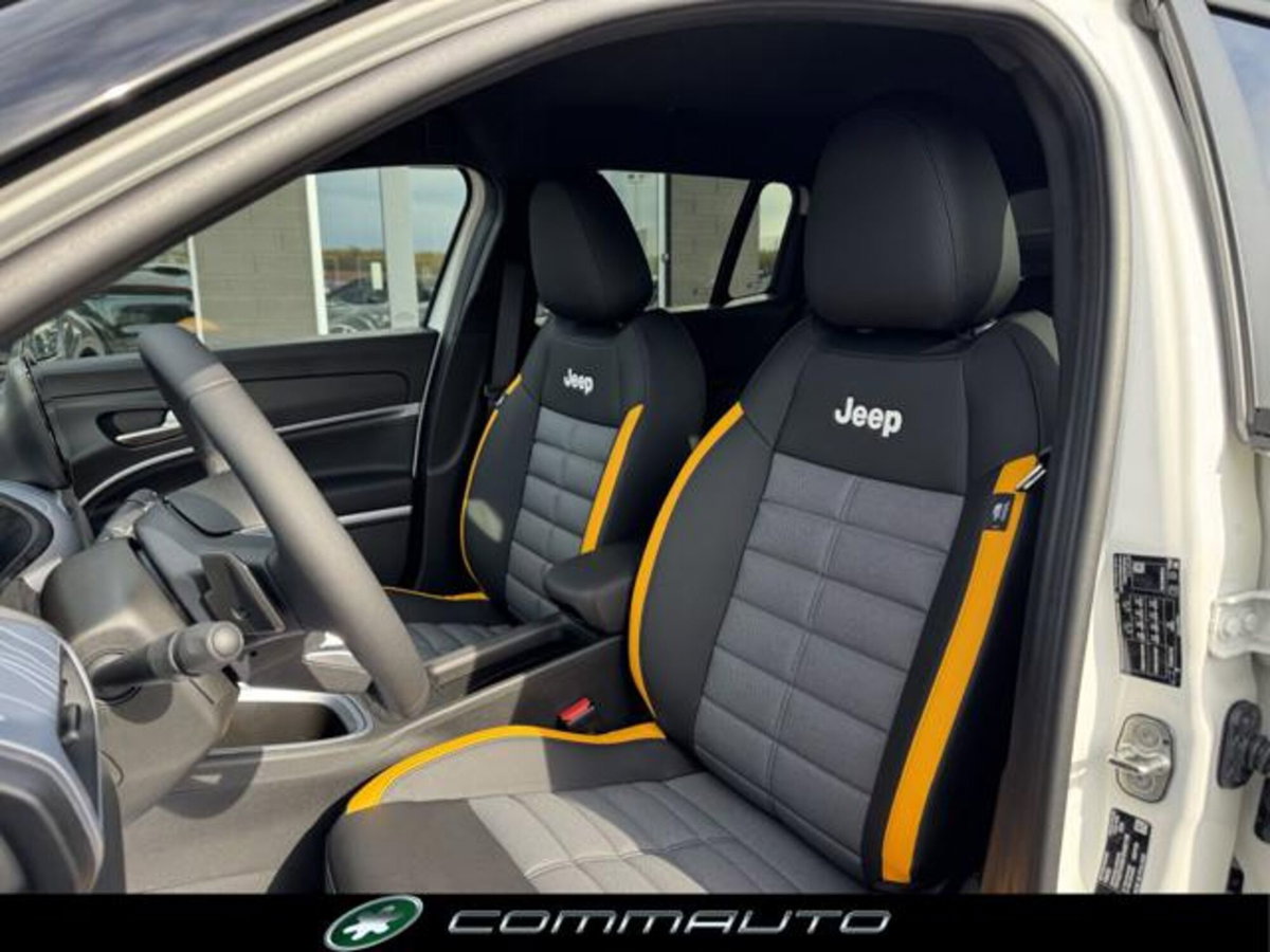 Jeep Avenger 1.2 turbo e-hybrid mhev The North Face 4xe 145cv edct6 (11)