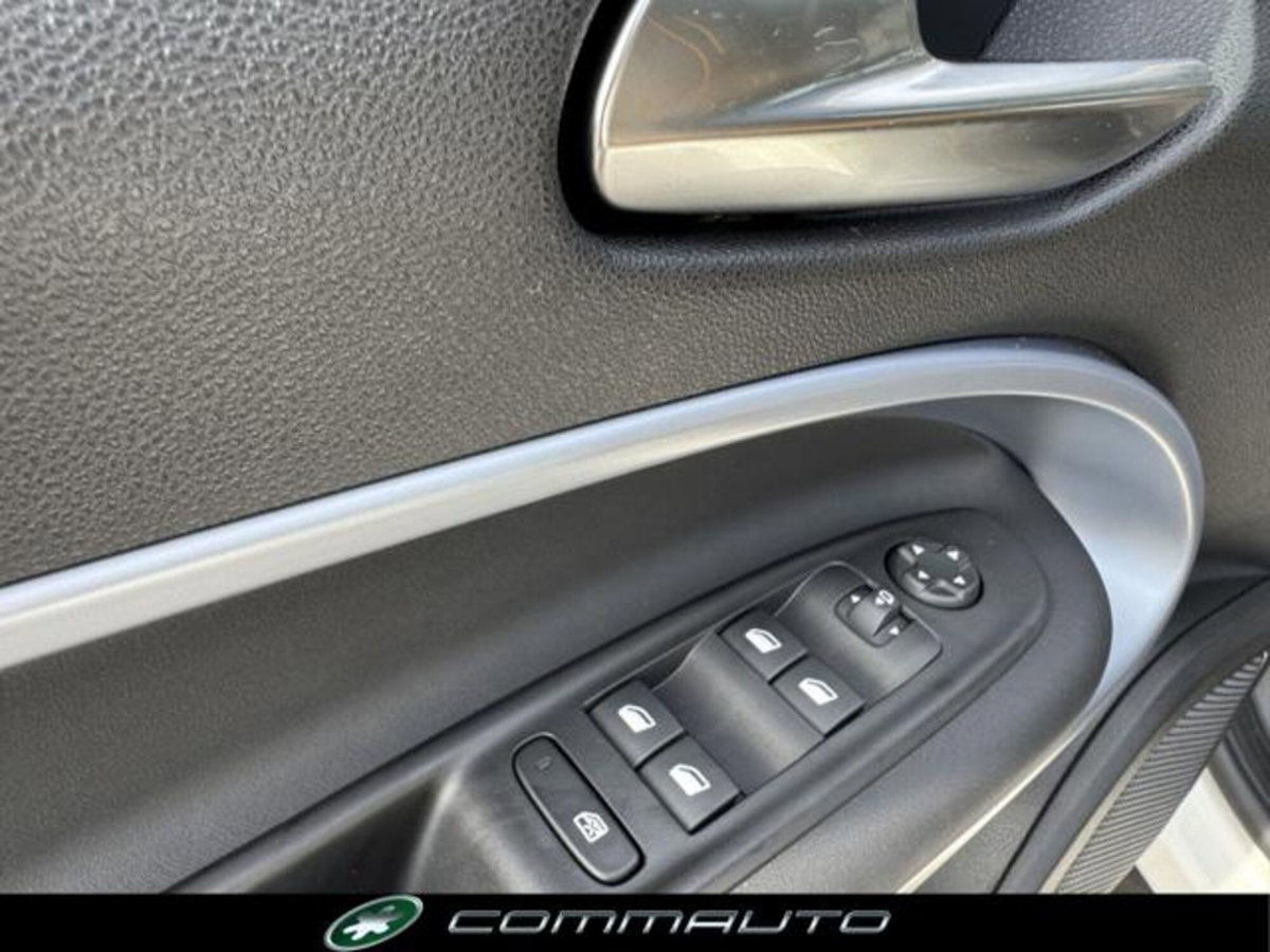Jeep Avenger 1.2 turbo e-hybrid mhev The North Face 4xe 145cv edct6 (13)