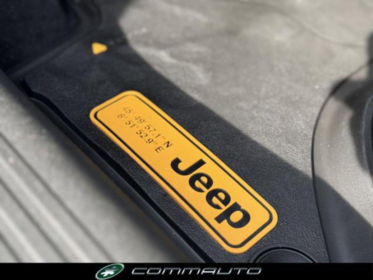 Jeep Avenger 1.2 turbo e-hybrid mhev The North Face 4xe 145cv edct6 (14)