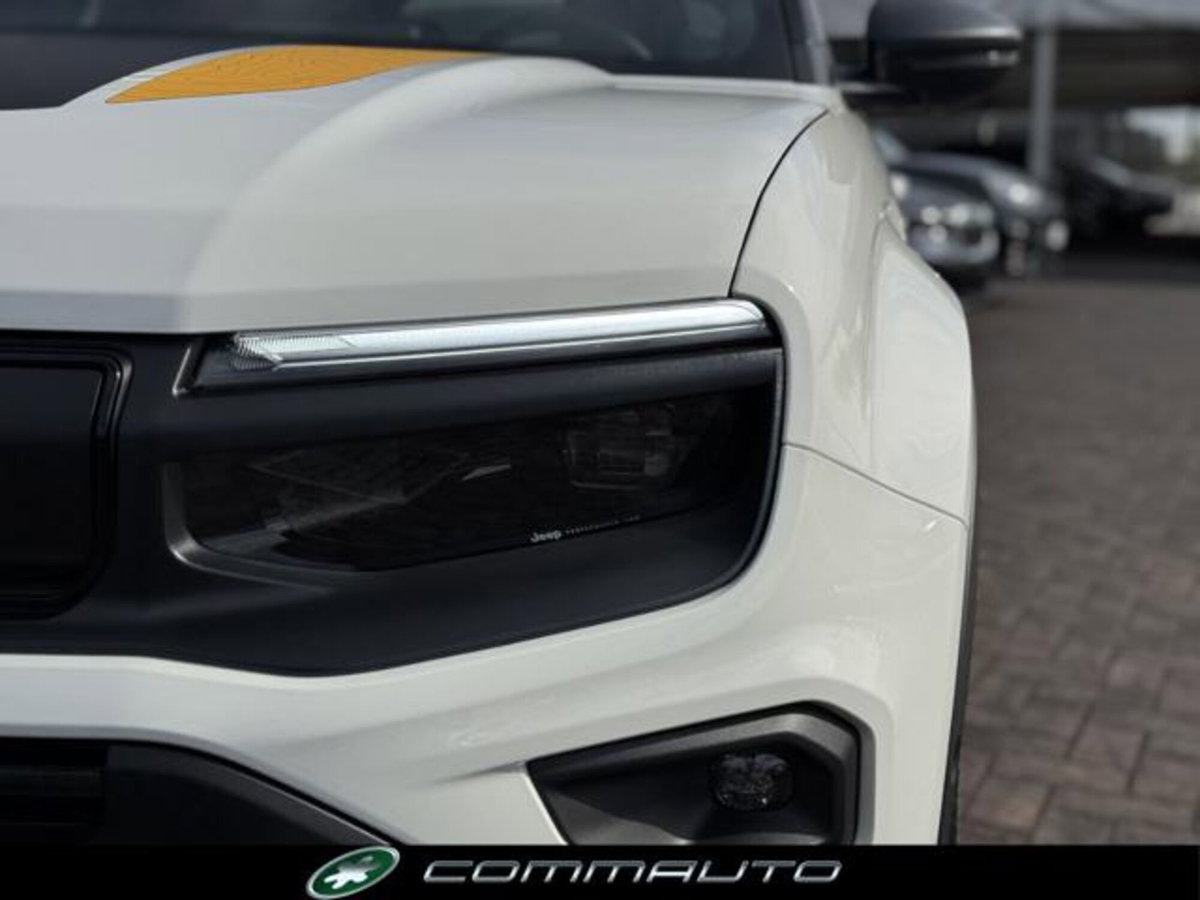 Jeep Avenger 1.2 turbo e-hybrid mhev The North Face 4xe 145cv edct6 (8)