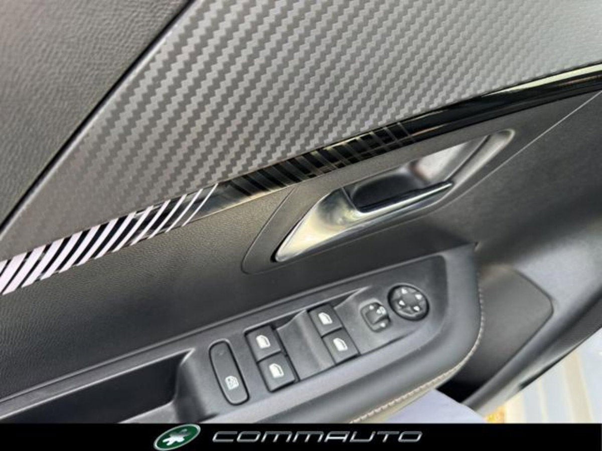 Peugeot 208 1.2 turbo Allure 100cv (10)