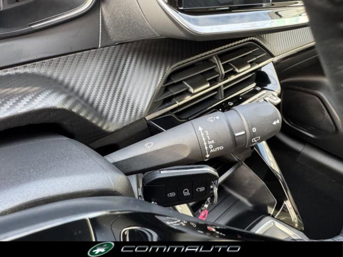 Peugeot 208 1.2 turbo Allure 100cv (12)