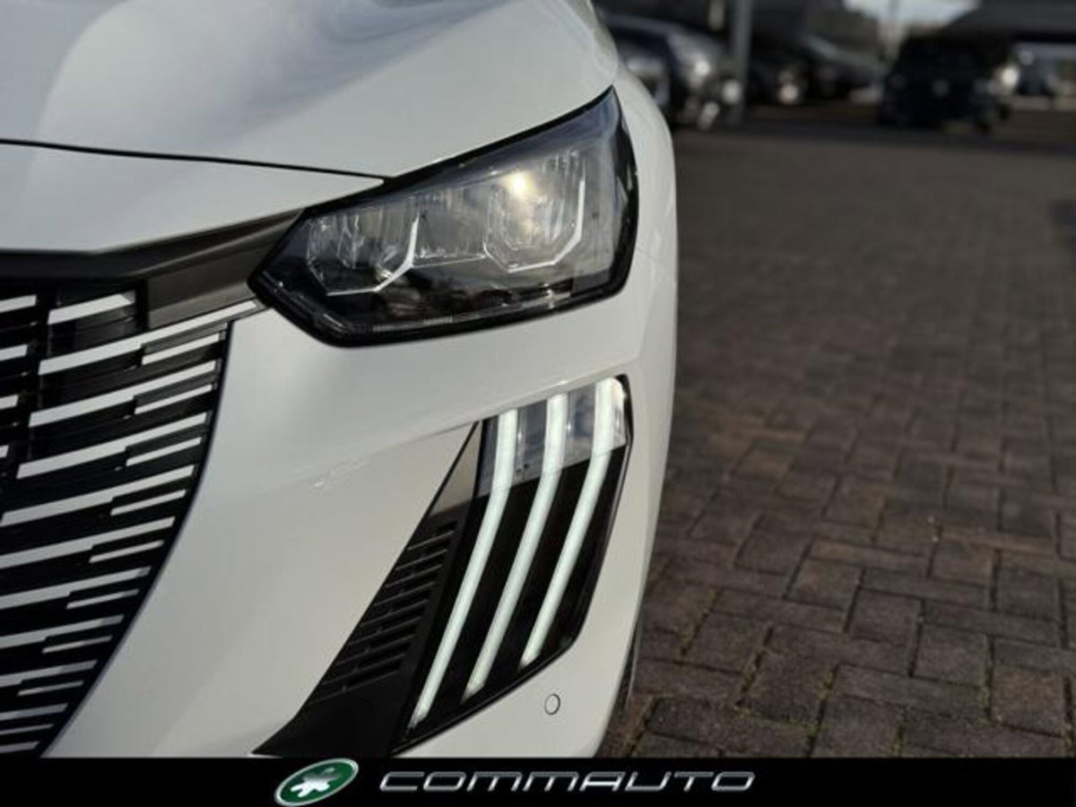 Peugeot 208 1.2 turbo Allure 100cv (8)