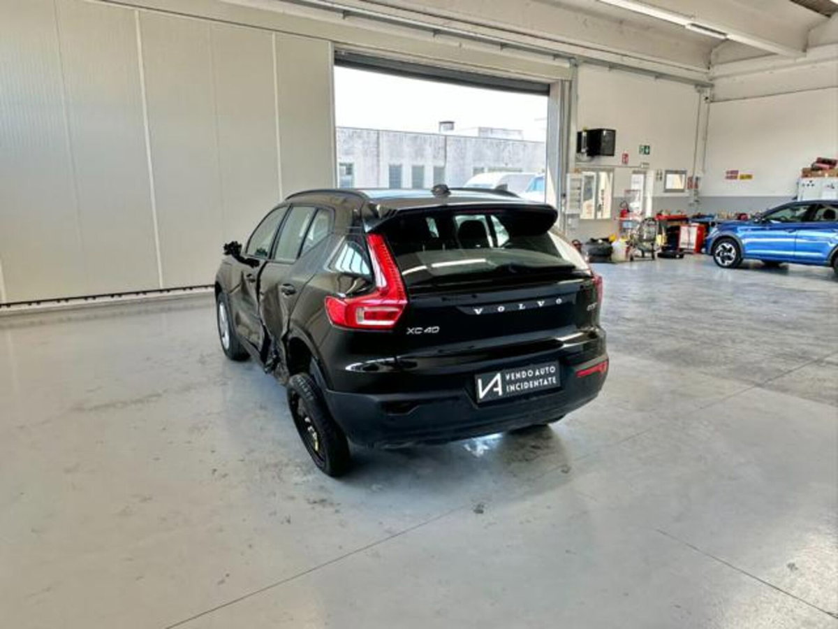 Volvo XC40 D3 AWD Business (5)