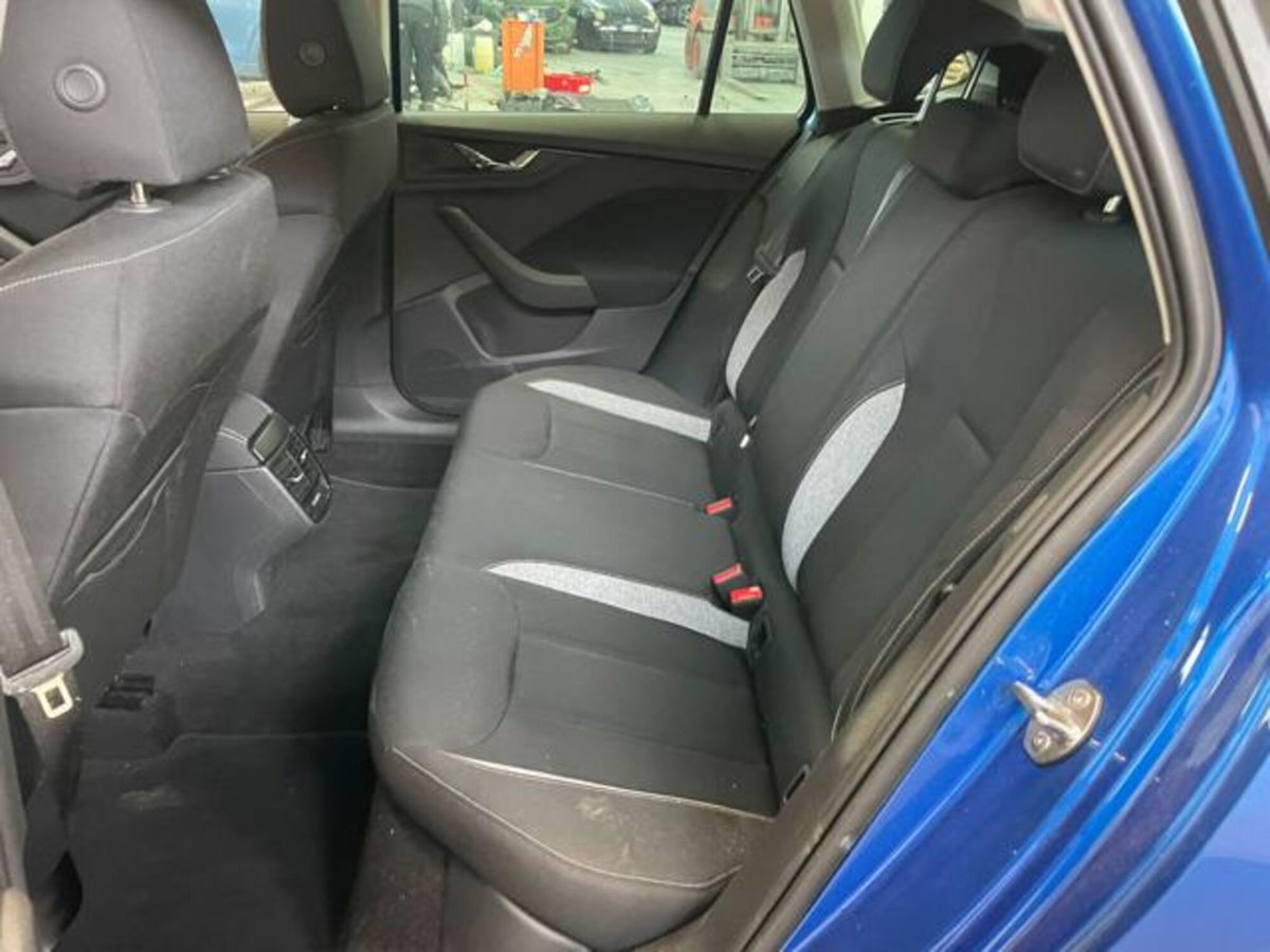 Skoda Kamiq 1.5 tsi Black Dots 150cv dsg (12)