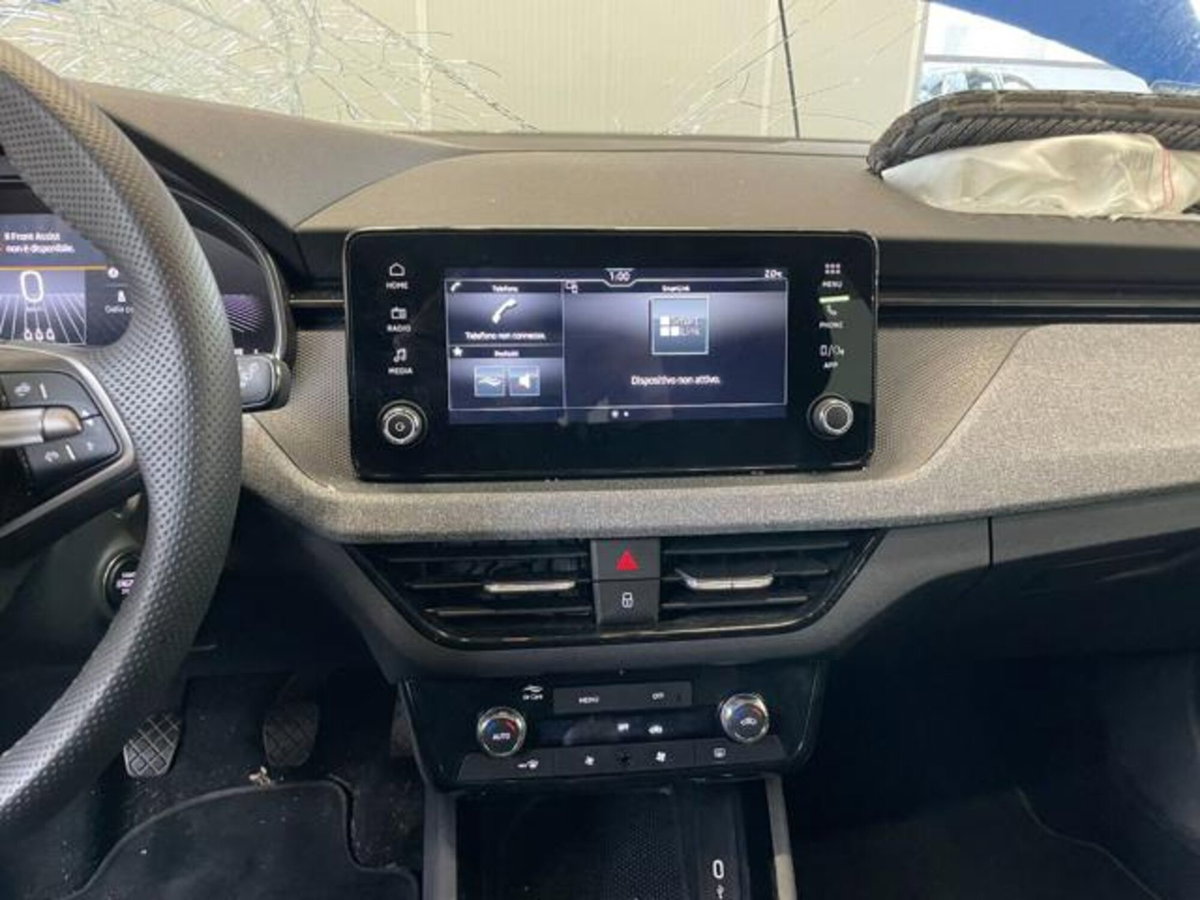 Skoda Kamiq 1.5 tsi Black Dots 150cv dsg (16)
