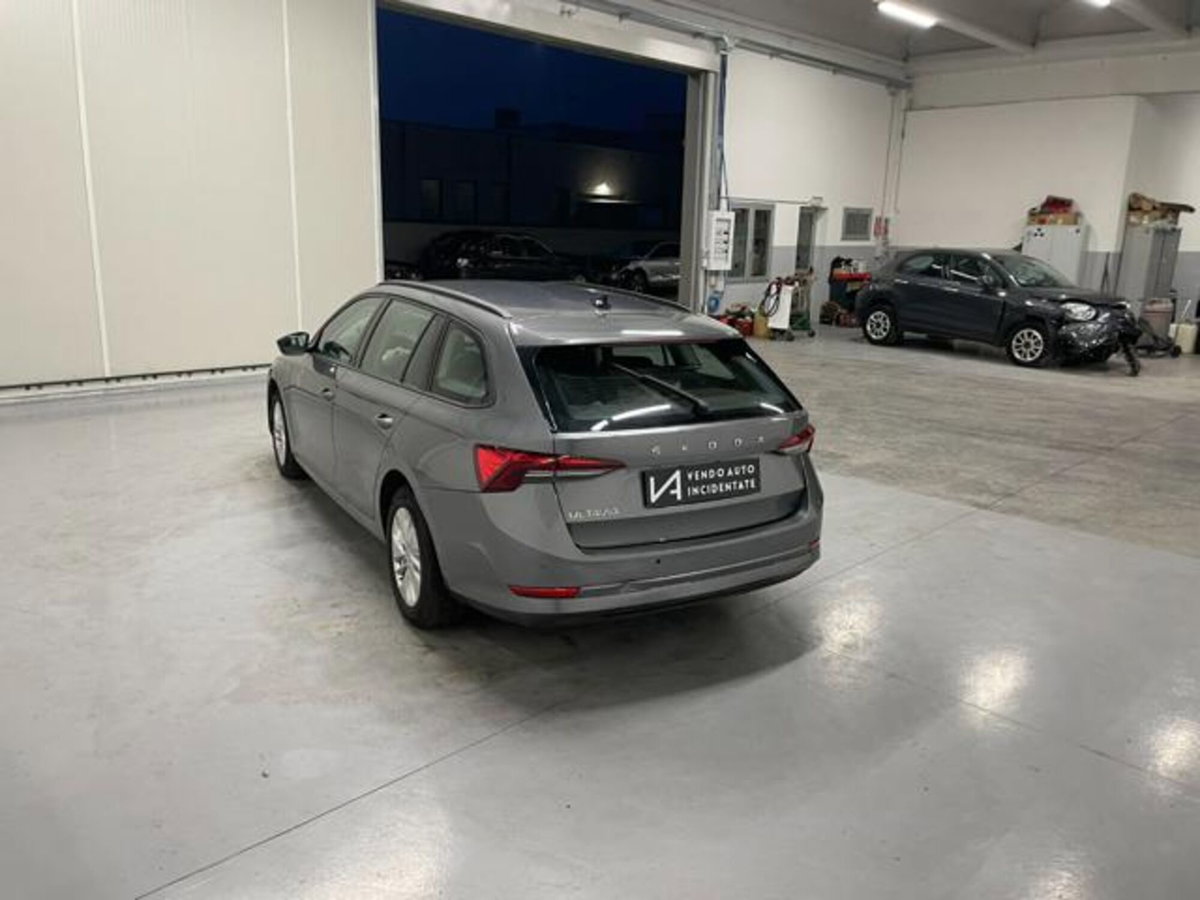 Skoda Octavia Station Wagon 2.0 TDI EVO SCR 150 CV DSG Wagon Executive (5)
