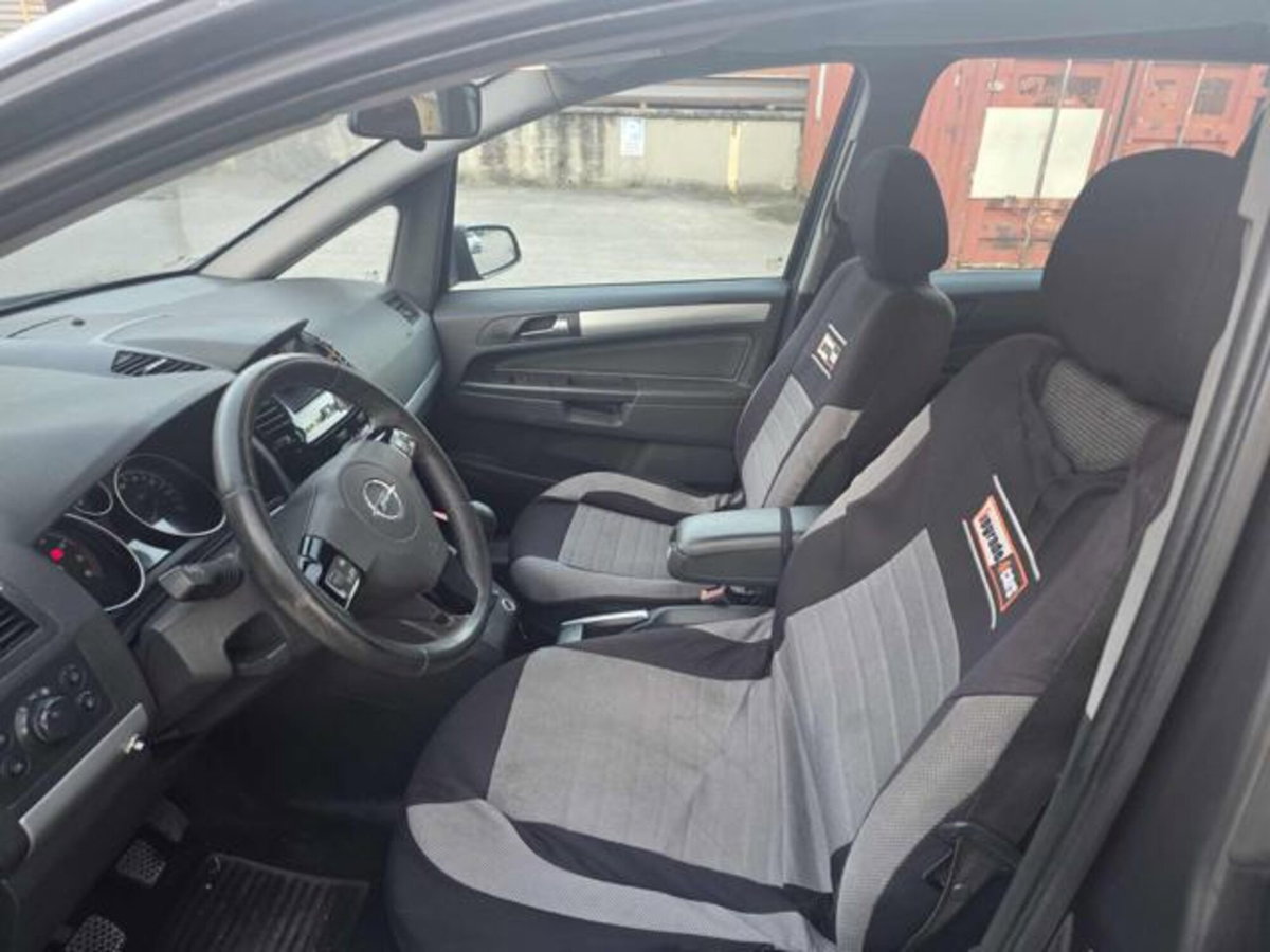 Opel Zafira 1.6 16V ecoM 150CV Turbo Cosmo (5)