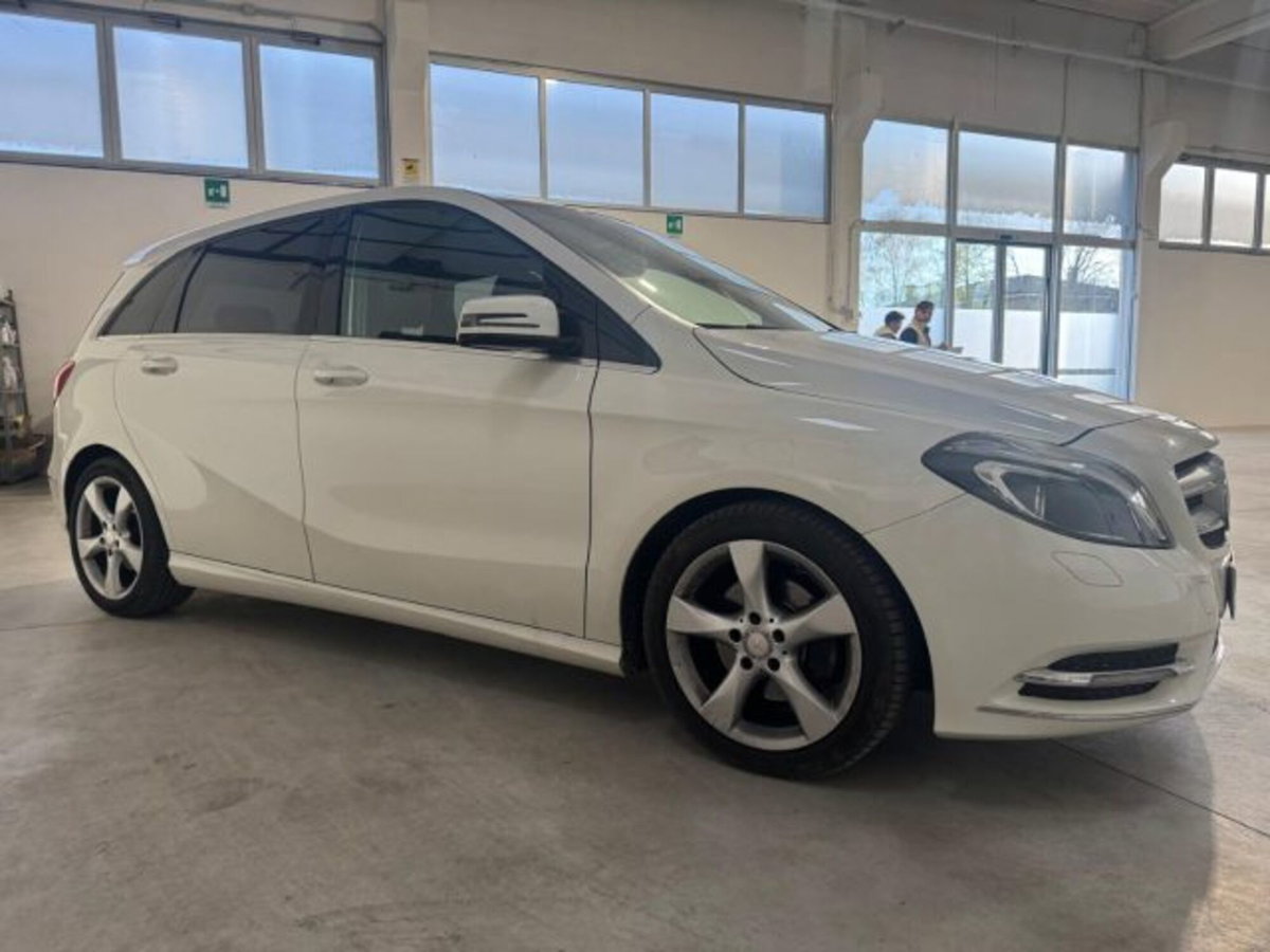 Mercedes-Benz Classe B 200 CDI BlueEFFICIENCY Premium (9)