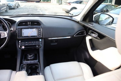 Jaguar F-Pace 2.0 D 240 CV AWD aut. Pure (13)