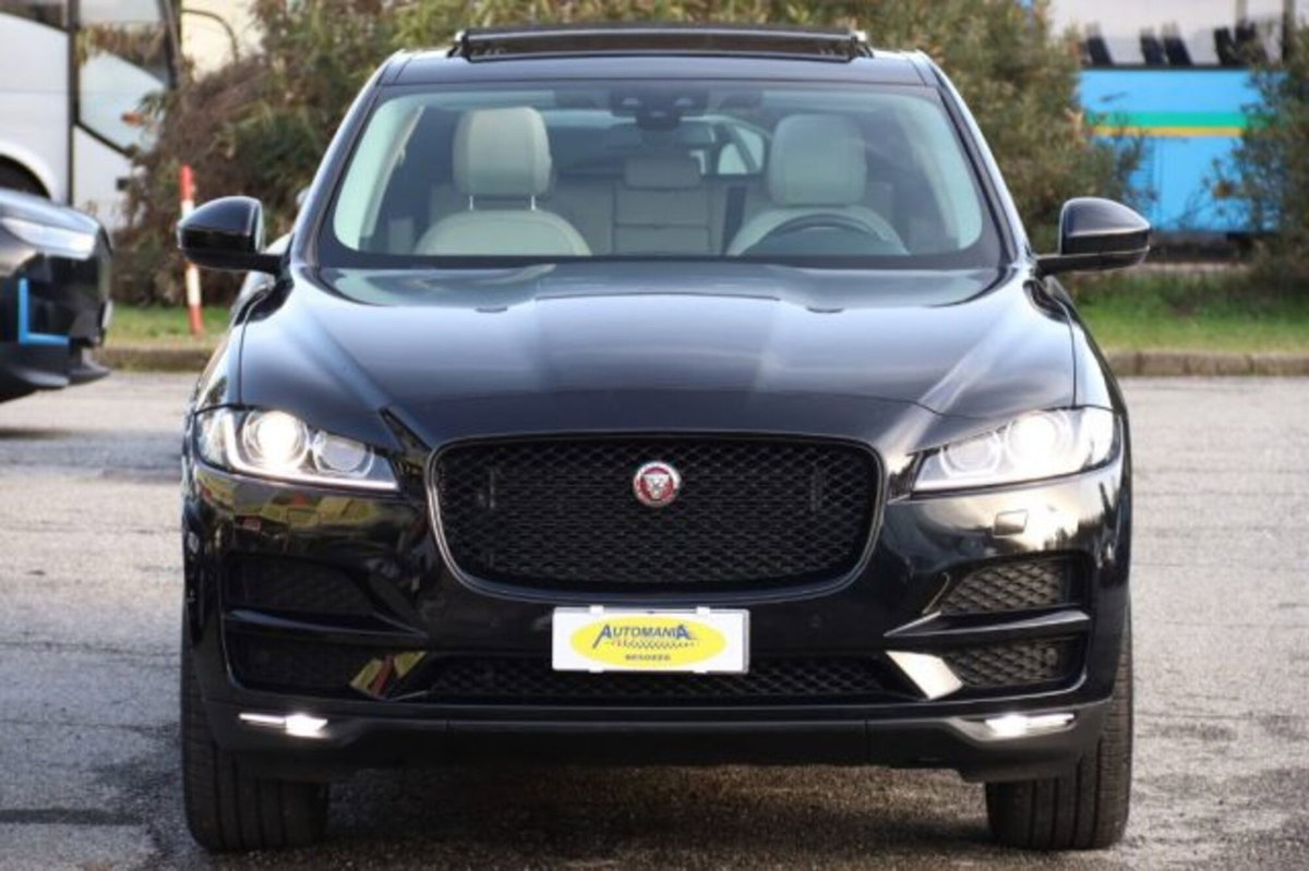 Jaguar F-Pace 2.0 D 240 CV AWD aut. Pure (3)