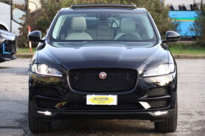 Jaguar F-Pace 2.0 D 240 CV AWD aut. Pure (3)