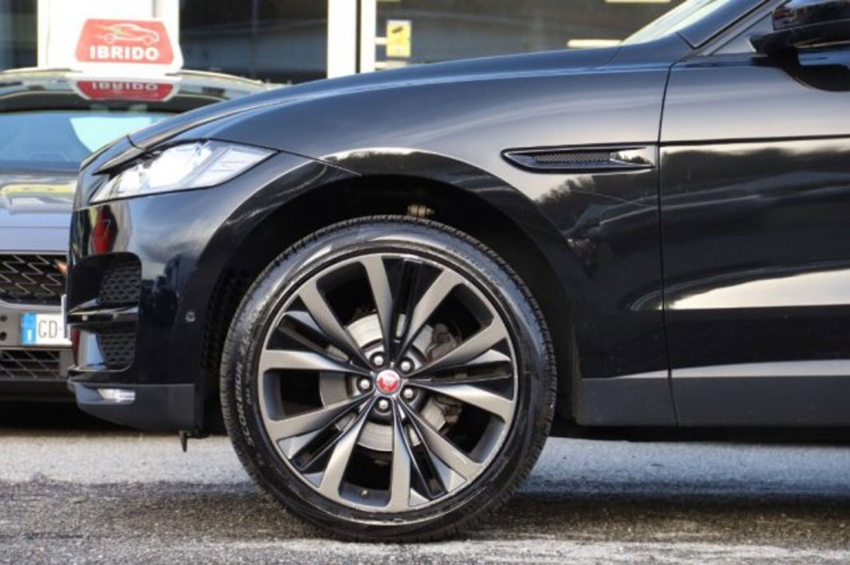 Jaguar F-Pace 2.0 D 240 CV AWD aut. Pure (4)