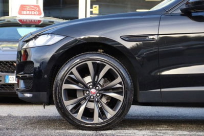 Jaguar F-Pace 2.0 D 240 CV AWD aut. Pure (4)
