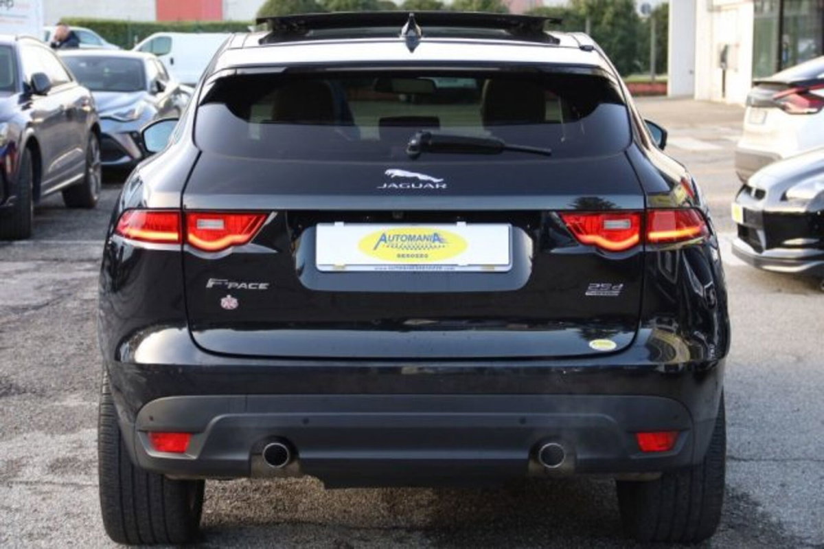 Jaguar F-Pace 2.0 D 240 CV AWD aut. Pure (6)