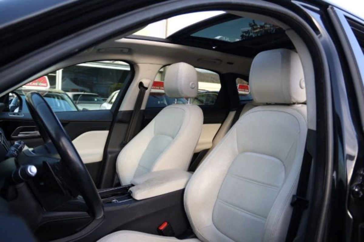 Jaguar F-Pace 2.0 D 240 CV AWD aut. Pure (9)