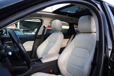 Jaguar F-Pace 2.0 D 240 CV AWD aut. Pure (9)