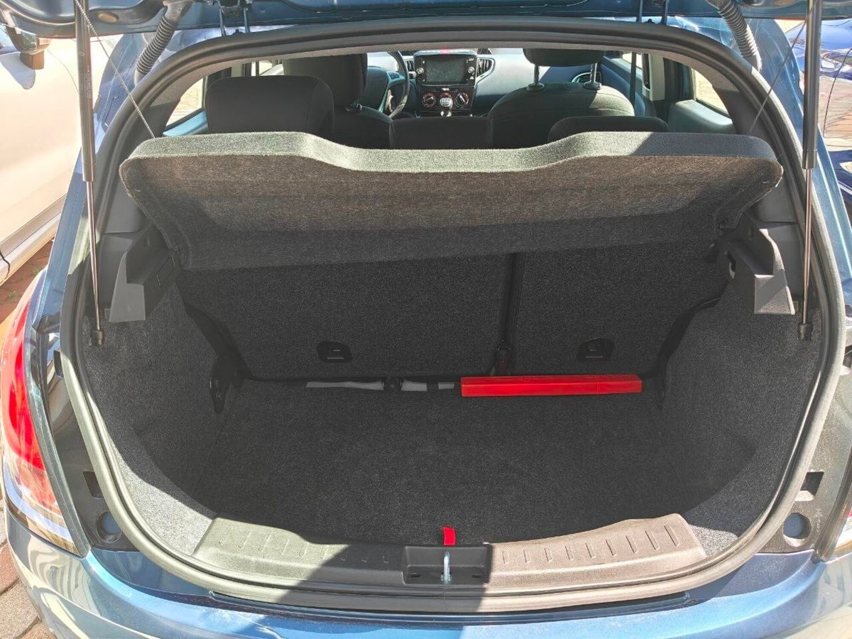 Lancia Ypsilon 1.0 FireFly 5 porte S&S Hybrid Ecochic Gold (13)