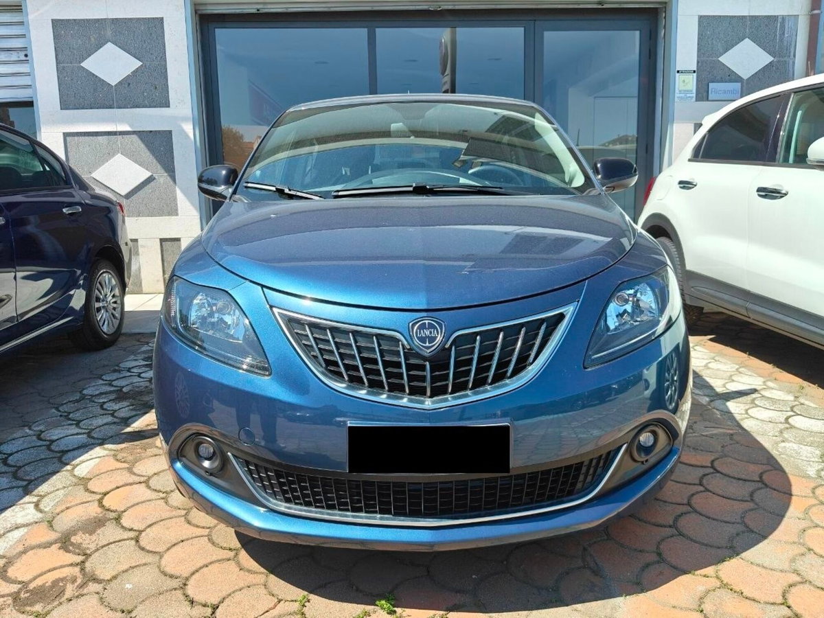 Lancia Ypsilon 1.0 FireFly 5 porte S&S Hybrid Ecochic Gold (2)