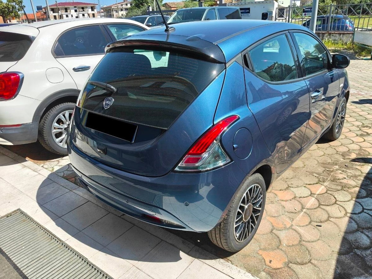 Lancia Ypsilon 1.0 FireFly 5 porte S&S Hybrid Ecochic Gold (4)