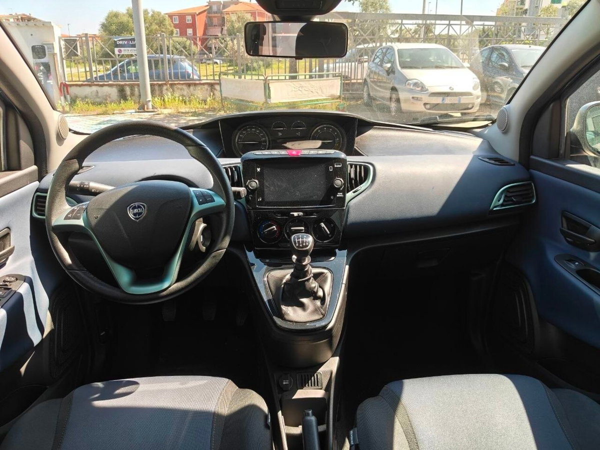 Lancia Ypsilon 1.0 FireFly 5 porte S&S Hybrid Ecochic Gold (7)