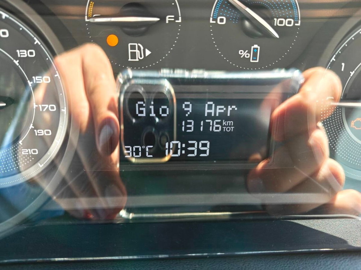 Lancia Ypsilon 1.0 FireFly 5 porte S&S Hybrid Ecochic Gold (8)