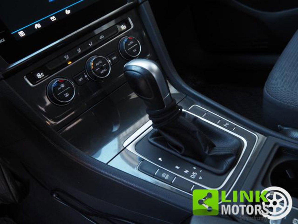 Volkswagen Golf Variant 1.6 TDI 115 CV DSG Business BlueMotion Tech. (16)