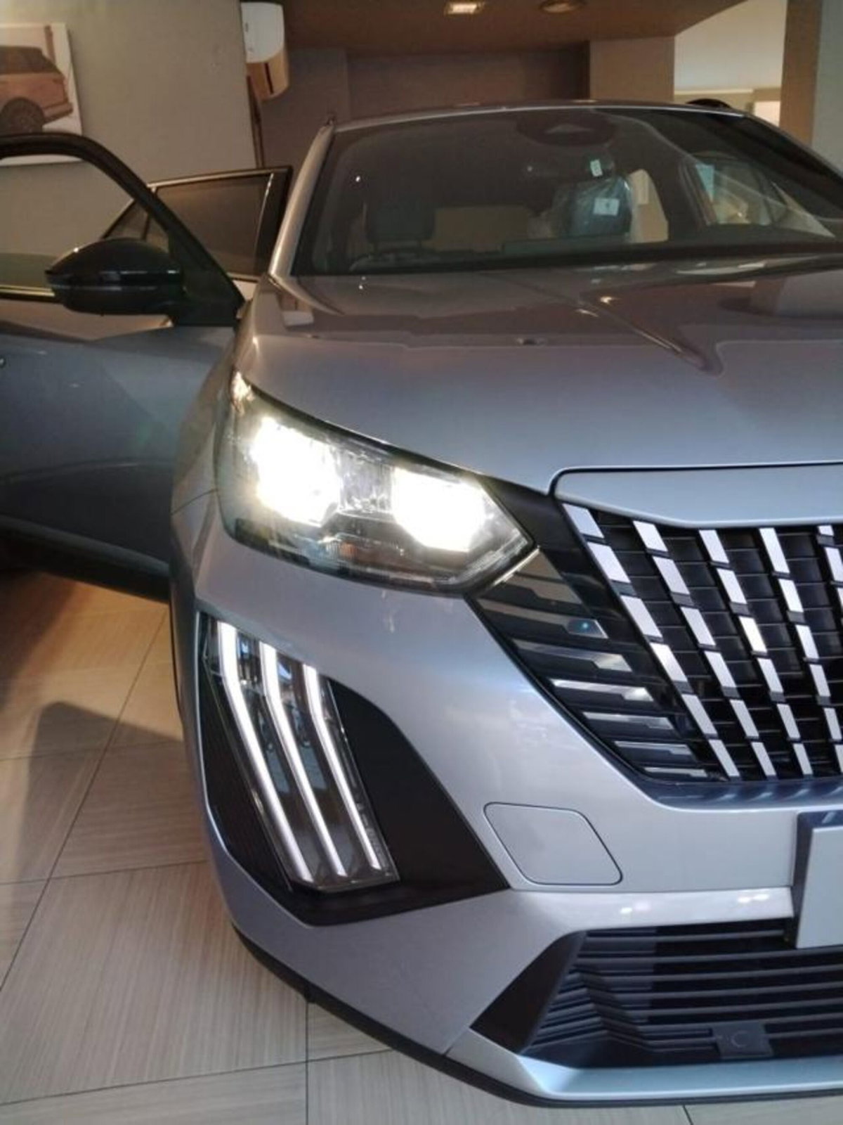 Peugeot 2008 PureTech 100 S&S Allure (12)