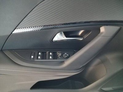 Peugeot 2008 PureTech 100 S&S Allure (17)