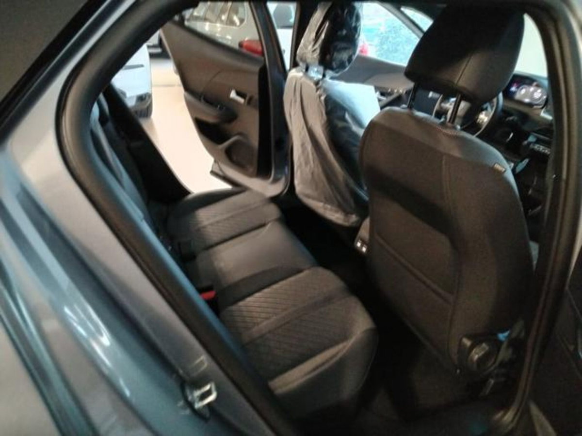 Peugeot 2008 PureTech 100 S&S Allure (19)