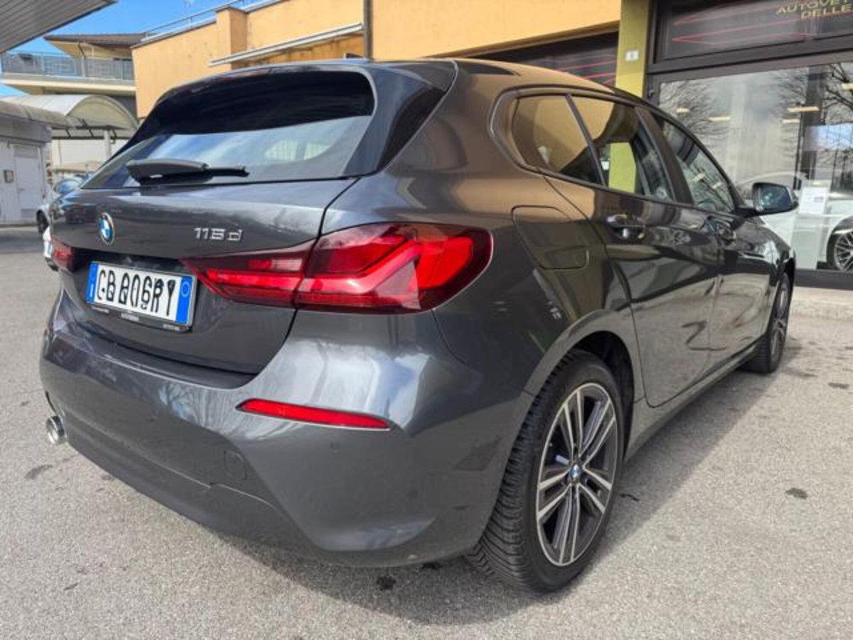 BMW Serie 1 116d 2.0 116CV cat 5 porte Attiva DPF (10)