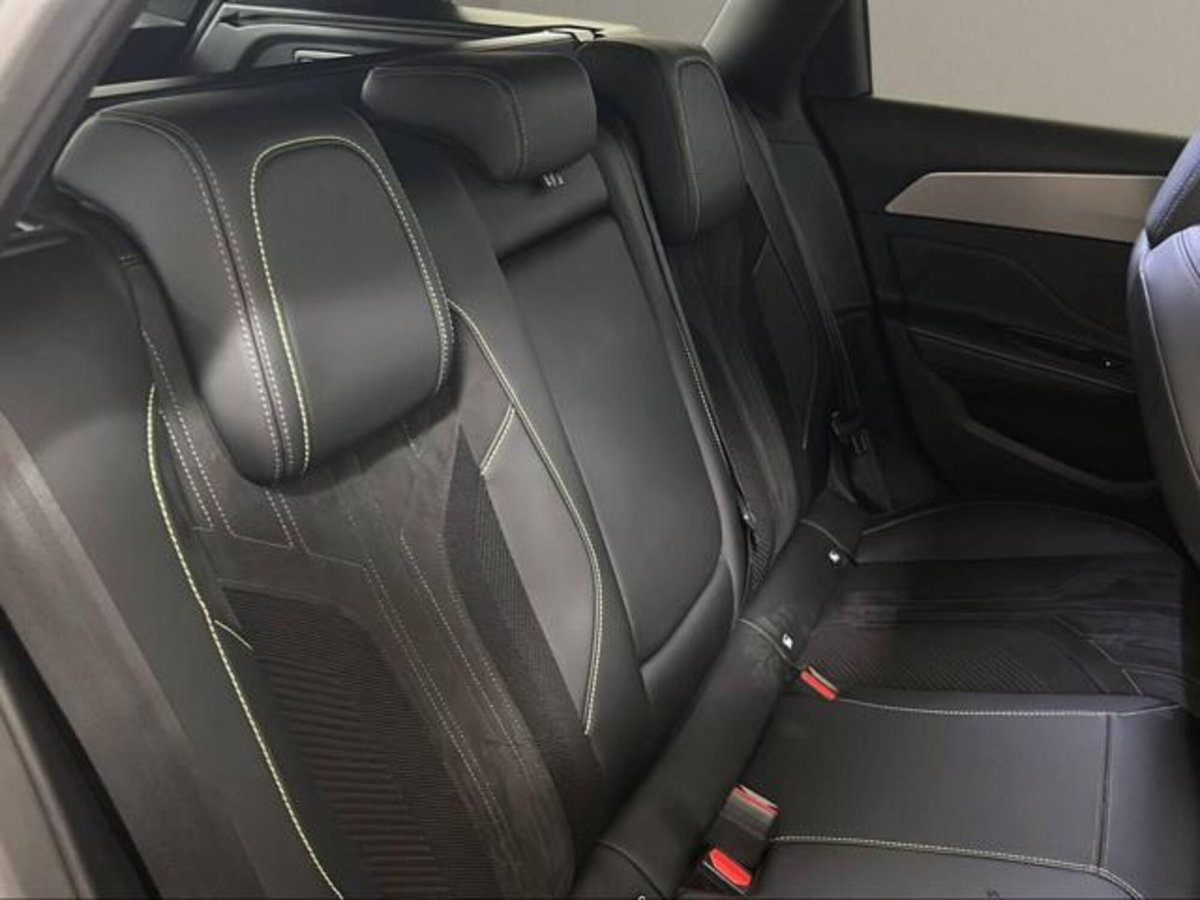 Peugeot 308 SW Hybrid 225 e-EAT8 GT Pack (13)