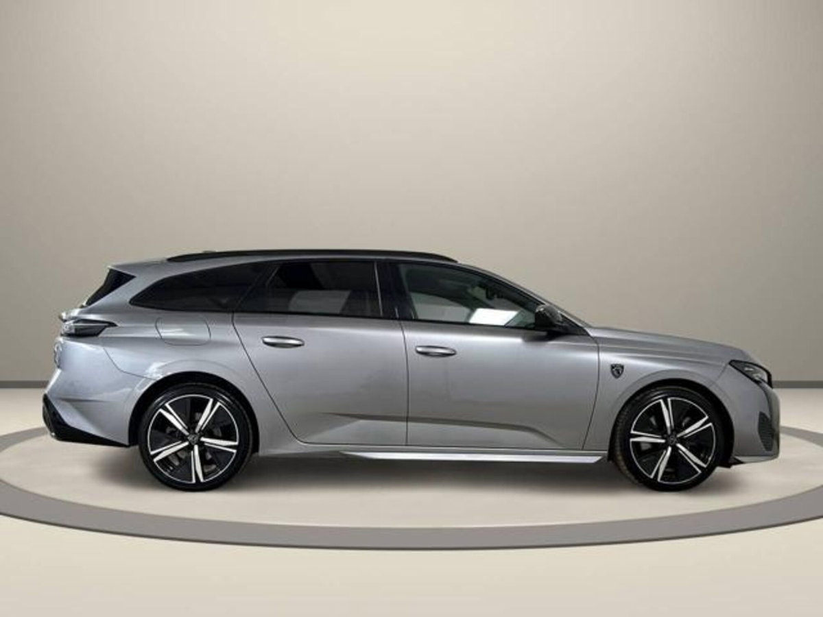 Peugeot 308 SW Hybrid 225 e-EAT8 GT Pack (4)