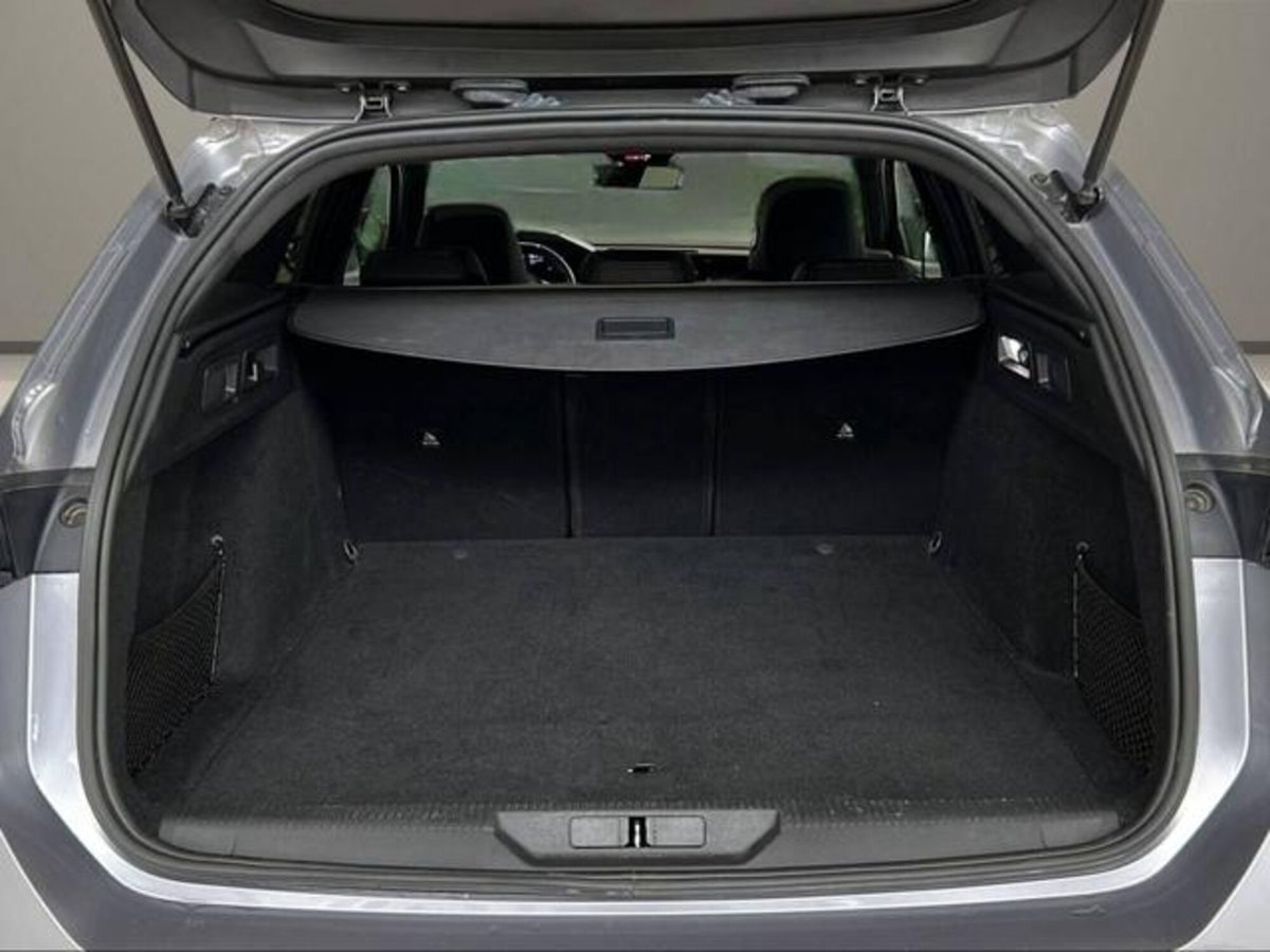 Peugeot 308 SW Hybrid 225 e-EAT8 GT Pack (7)