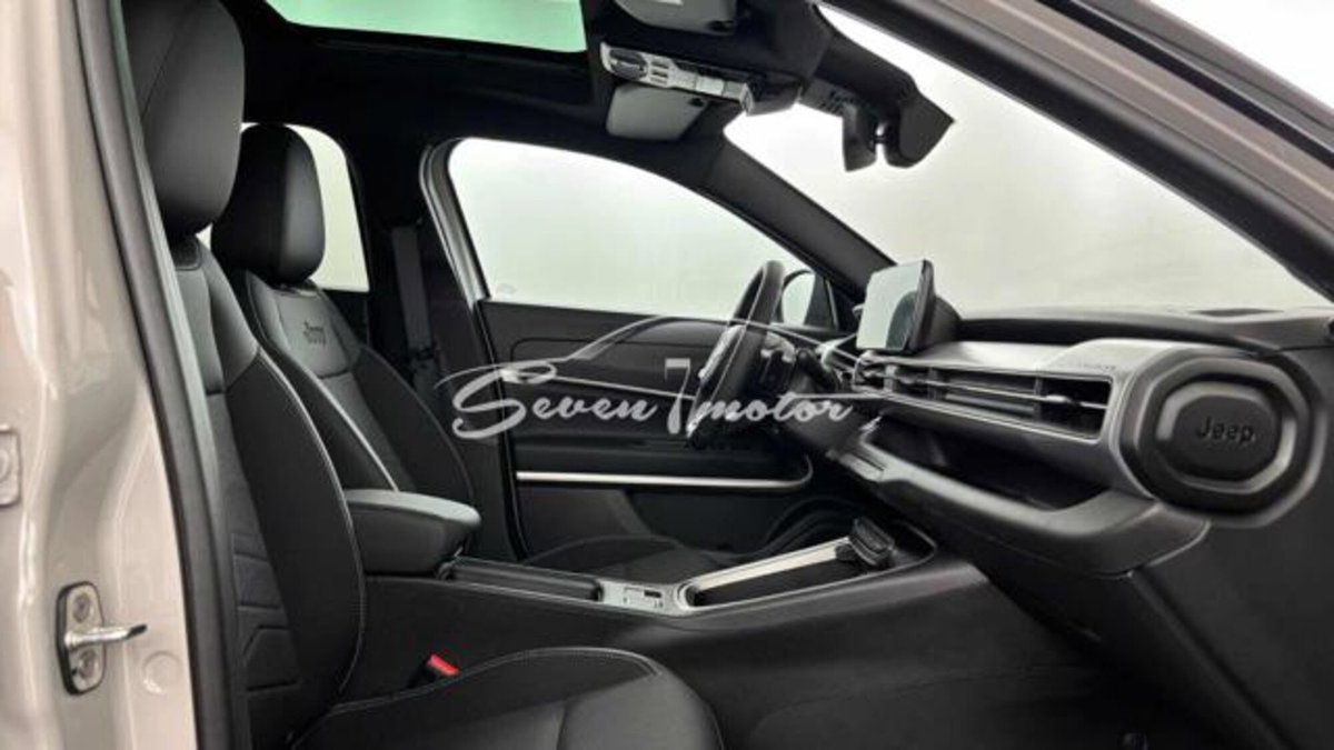 Jeep Avenger 1.2 turbo e-hybrid mhev Summit fwd 110cv edct6 (11)