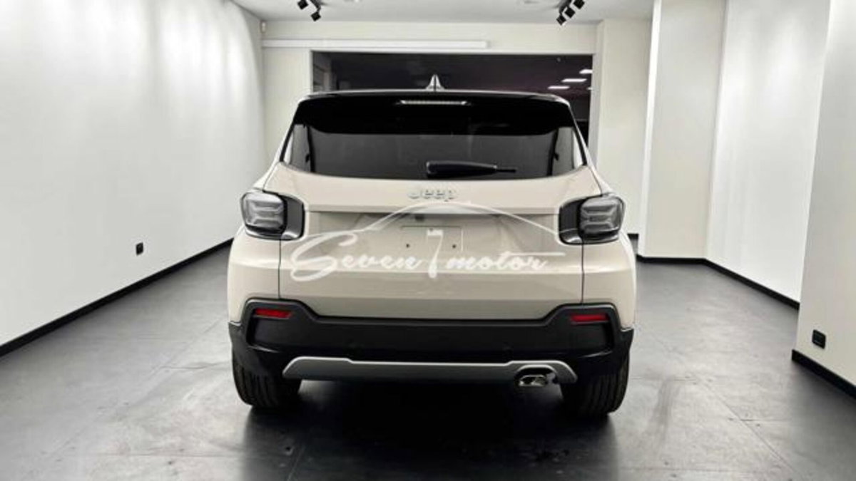 Jeep Avenger 1.2 turbo e-hybrid mhev Summit fwd 110cv edct6 (6)