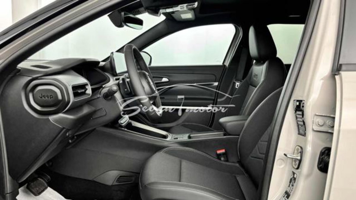 Jeep Avenger 1.2 turbo e-hybrid mhev Summit fwd 110cv edct6 (7)