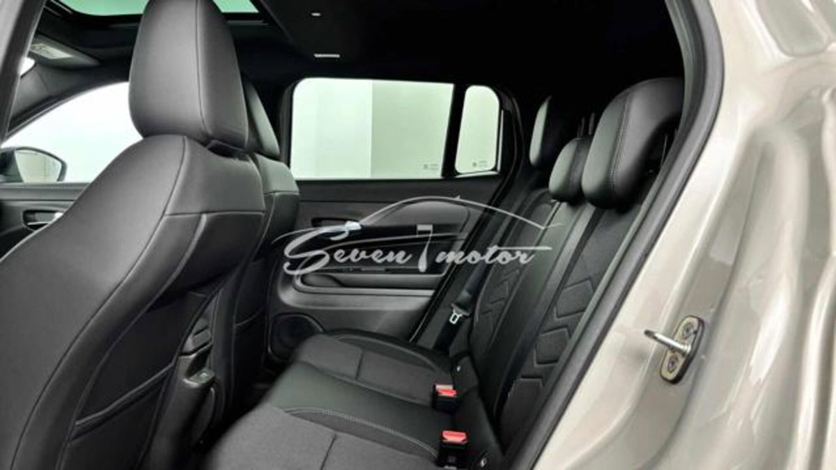 Jeep Avenger 1.2 turbo e-hybrid mhev Summit fwd 110cv edct6 (9)